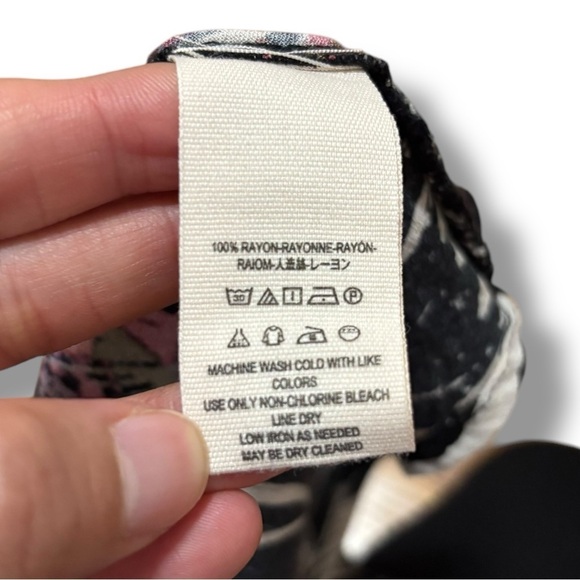 Free People Black White Red Drift Away Cold Shoulder Tunic Top - Size XSmall - Picture 10 of 11